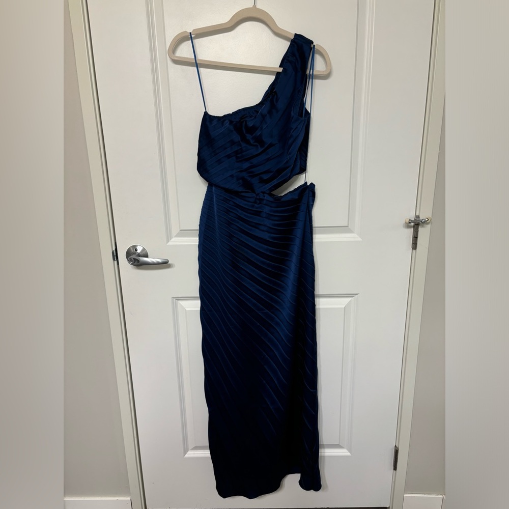 The A&F Giselle Pleated One-Shoulder Cutout
Maxi Dress